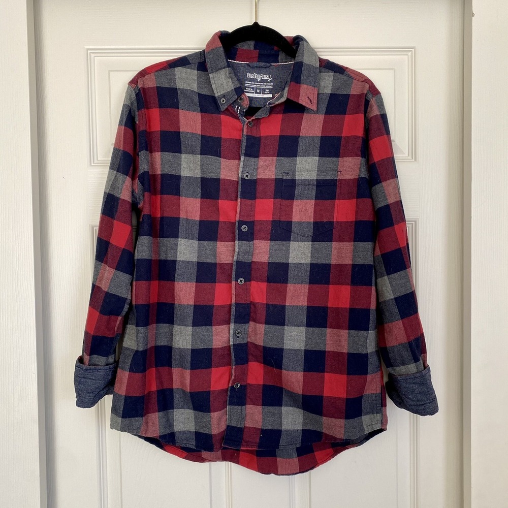 One Day Away Mens Red Navy Gray Buffalo Plaid Flannel Button Down Shirt Sz M